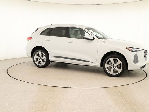 New 2025 Audi Q5 Premium Plus image 9