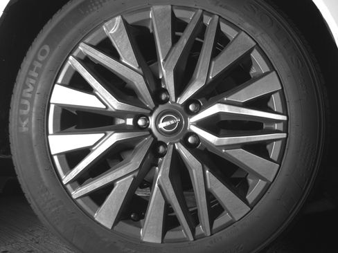 Used 2025 Nissan Altima 2.5 SV FWD image 15