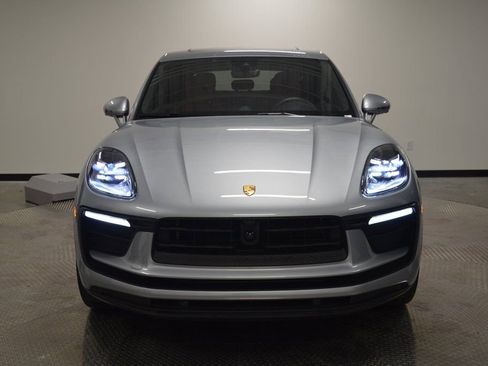 Certified 2025 Porsche Macan image 10