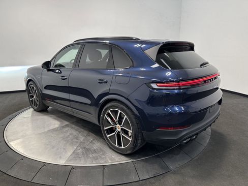 Certified 2025 Porsche Cayenne S image 3