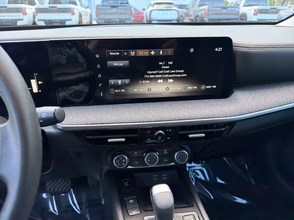Certified 2025 Nissan Kicks SV FWD image 22