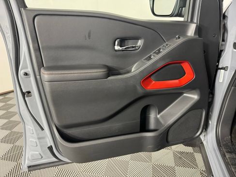 Used 2025 Nissan Frontier PRO-4X AWD/4WD image 9