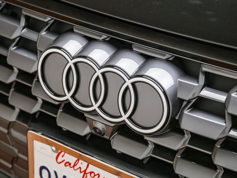 Certified 2025 Audi Q5 Premium AWD/4WD image 9