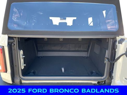 New 2025 Ford Bronco Badlands image 5