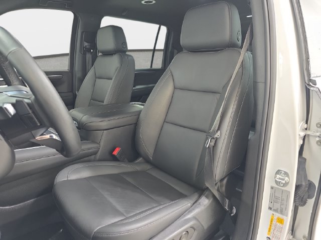 Used 2025 Chevrolet Suburban LT w/ Comfort Package AWD/4WD image 14
