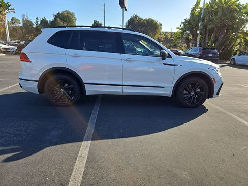 Certified 2023 Volkswagen Tiguan SE R-Line image 4
