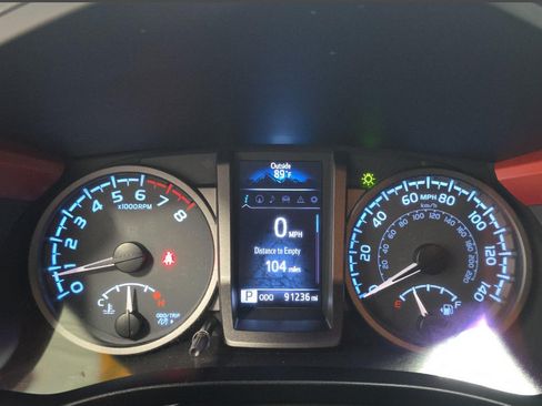 Used 2017 Toyota Tacoma TRD Sport w/ Premium & Technology Package AWD/4WD image 12