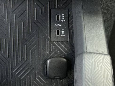Used 2025 Toyota 4Runner SR5 AWD/4WD image 21