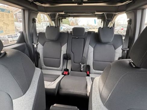 New 2025 Ford Bronco 4-Door AWD/4WD image 34