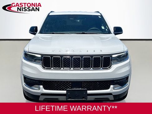 Used 2024 Jeep Wagoneer L Series II RWD image 2