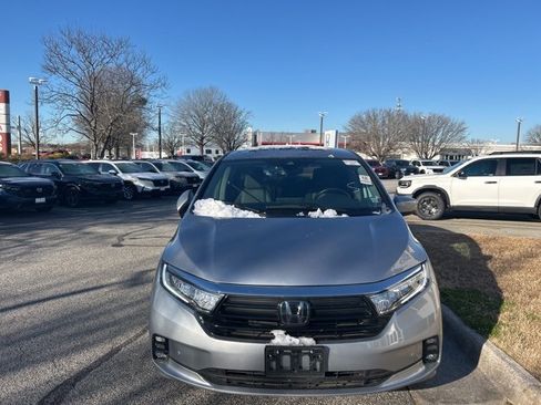 Used 2023 Honda Odyssey Touring image 2