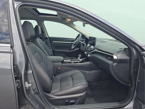 Used 2025 Nissan Altima 2.5 SR w/ SR Premium Package FWD image 5
