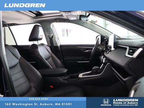 Used 2022 Toyota RAV4 XLE Premium AWD/4WD image 17