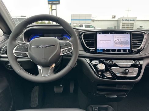 New 2026 Chrysler Pacifica Select FWD image 7