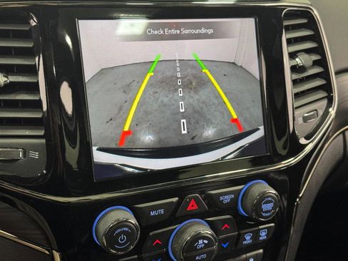 Used 2020 Jeep Grand Cherokee Limited X image 31