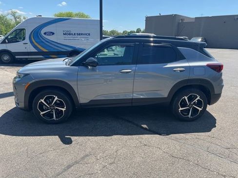 Used 2023 Chevrolet TrailBlazer RS w/ Convenience Package AWD/4WD image 2