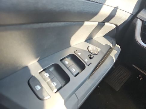 Used 2025 Kia Sportage LX FWD image 31