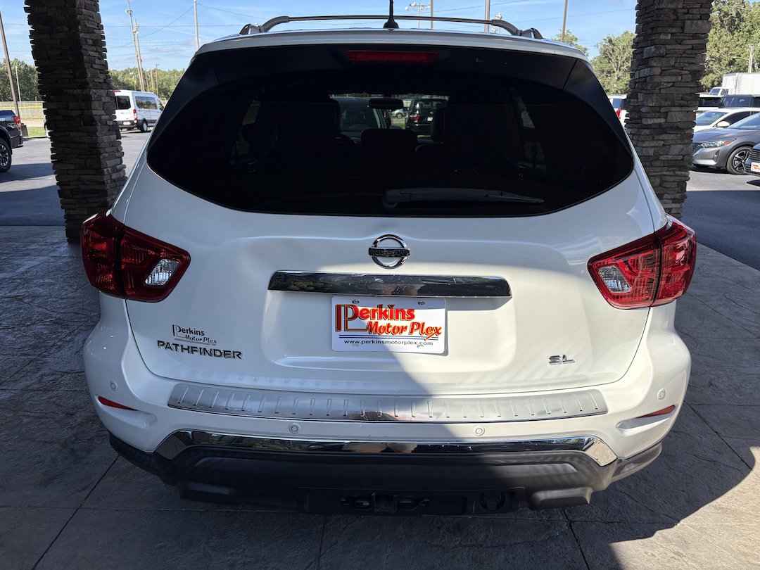 Used 2017 Nissan Pathfinder SL w/ SL Tech Package FWD image 7