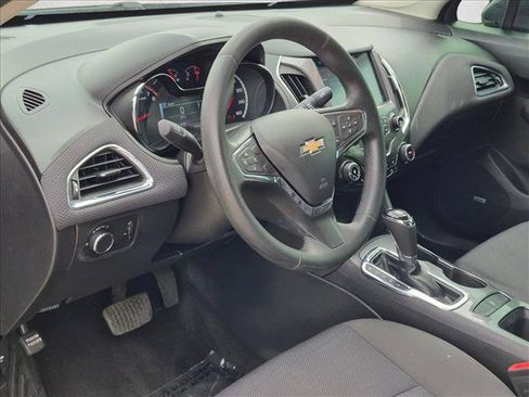 Used 2017 Chevrolet Cruze LT w/ Sun And Sound Package FWD image 7