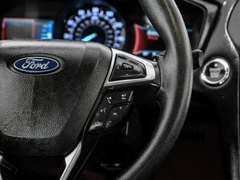 Used 2018 Ford Fusion SE w/ Equipment Group 201A FWD image 15