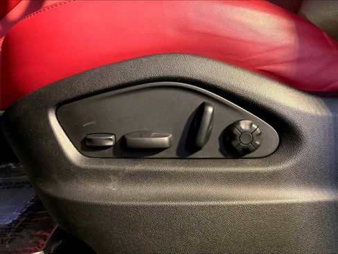 Certified 2022 Porsche Cayenne Platinum Edition image 39