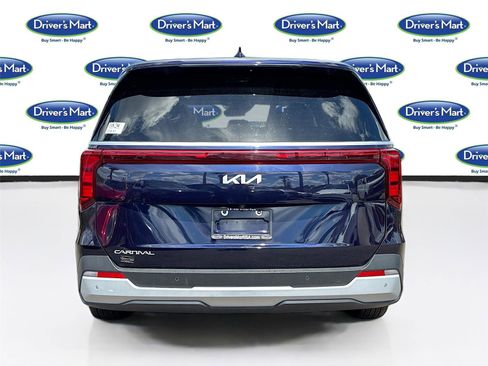Used 2025 Kia Carnival FWD image 6