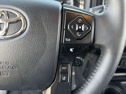 Used 2022 Toyota 4Runner TRD Off-Road Premium AWD/4WD image 16