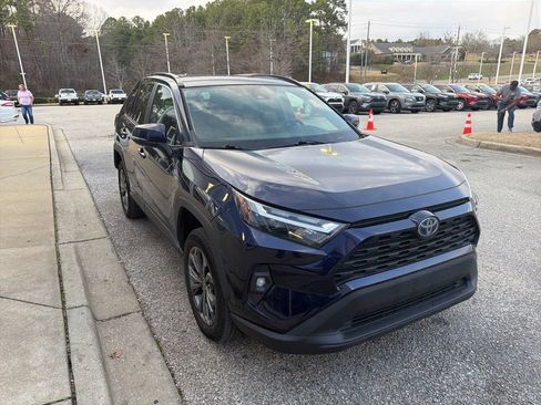 Used 2022 Toyota RAV4 XLE Premium AWD/4WD image 4