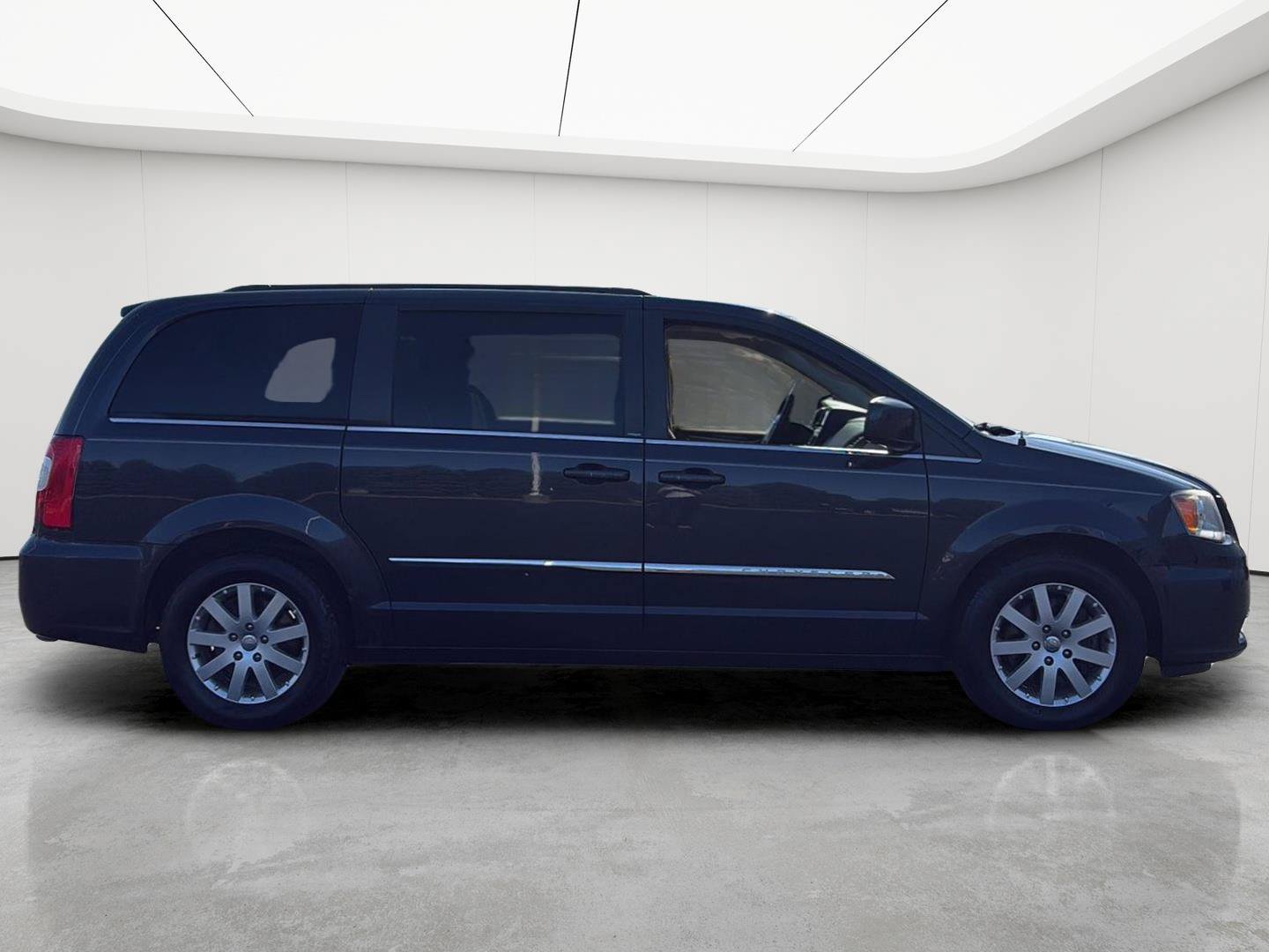 Used 2013 Chrysler Town & Country Touring FWD image 26