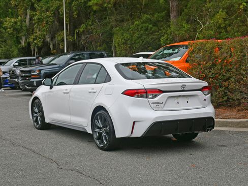 Used 2025 Toyota Corolla SE image 3