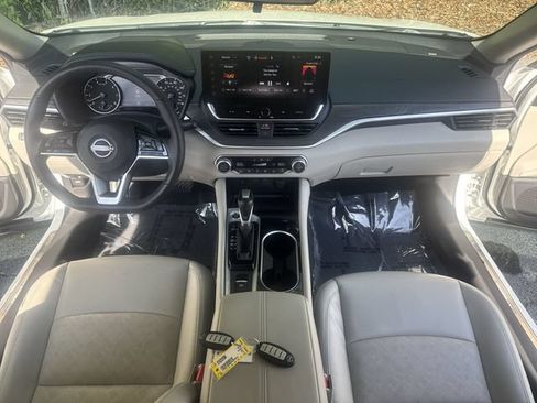 Used 2025 Nissan Altima 2.5 SL AWD/4WD image 9