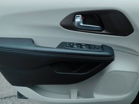 Certified 2020 Chrysler Voyager LX w/ Cold Weather Group image 11