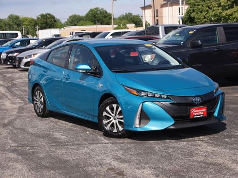 Used 2020 Toyota Prius Prime XLE FWD image 2