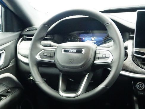 Used 2024 Jeep Compass Latitude image 24