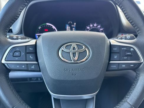 Used 2022 Toyota Sienna XLE FWD image 24