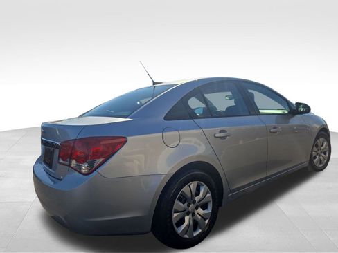 Used 2013 Chevrolet Cruze LS image 5