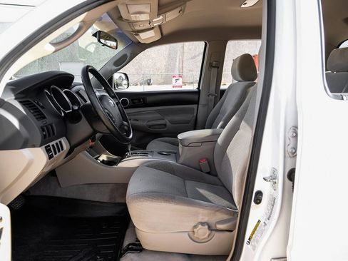 Used 2006 Toyota Tacoma PreRunner RWD image 4