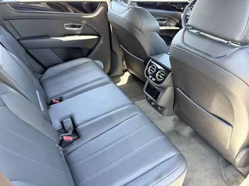 Used 2021 Bentley Bentayga AWD/4WD image 21