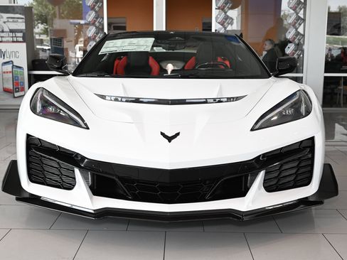 New 2026 Chevrolet Corvette ZR1 w/ ZR1 Carbon Fiber Aero Package image 2