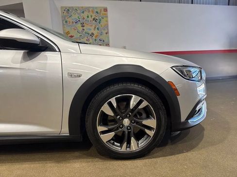 Used 2018 Buick Regal Essence w/ Sights and Sounds Package AWD/4WD image 55