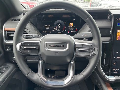 Used 2025 GMC Yukon Denali AWD/4WD image 17