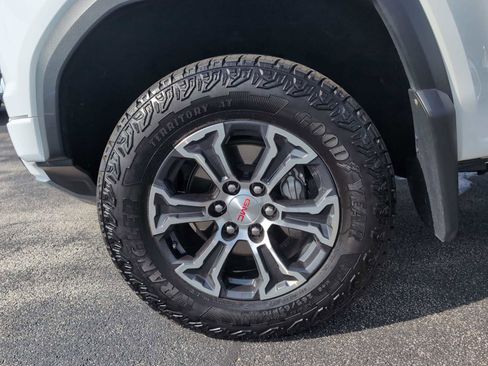 Used 2025 GMC Canyon AT4 w/ AT4 Premium Package AWD/4WD image 12
