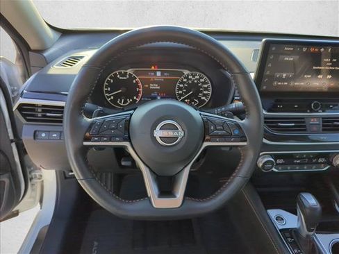 Used 2024 Nissan Altima 2.0 SR FWD image 26