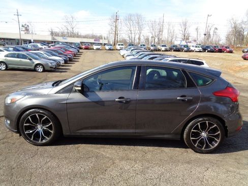 Used 2016 Ford Focus SE w/ Equipment Group 201A image 8