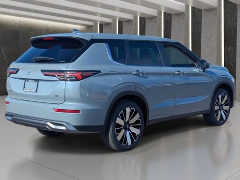 New 2026 Mitsubishi Outlander SE image 3