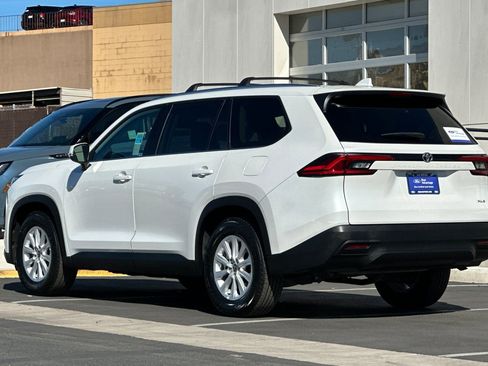 Used 2024 Toyota Grand Highlander XLE image 5