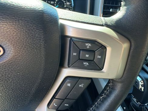 Used 2020 Ford F150 Lariat image 29