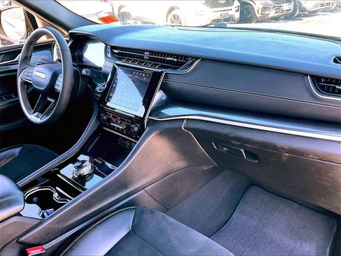 Used 2023 Jeep Grand Cherokee Altitude image 13