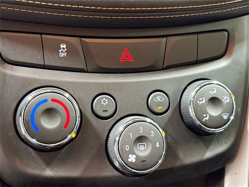 Used 2018 Chevrolet Trax LT w/ LT Convenience Package image 17