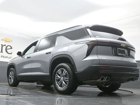 Used 2025 Chevrolet Traverse LT image 5